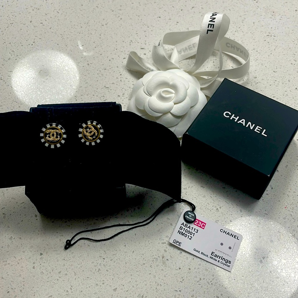 BNWT Chanel Black, White, Gold & Crystal stud earrings